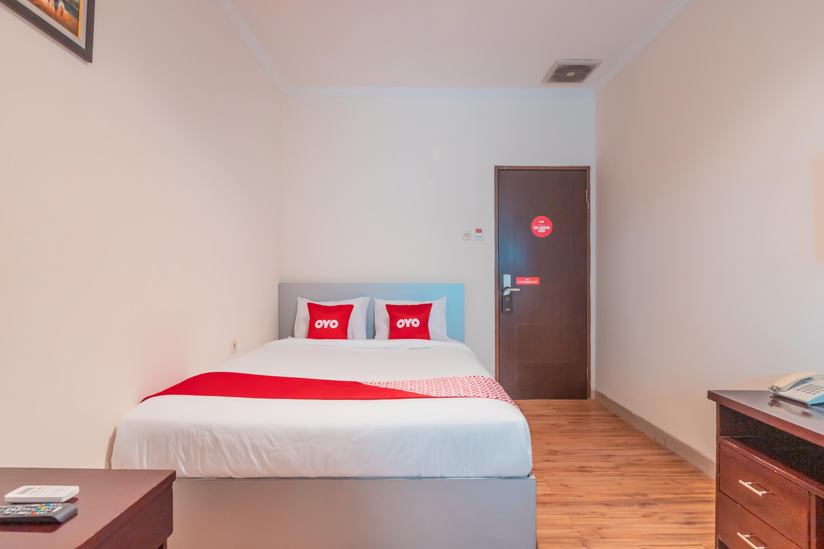 Vaccinated Staff - Oyo Flagship 2131 Hotel Binong Tangerang Exterior photo