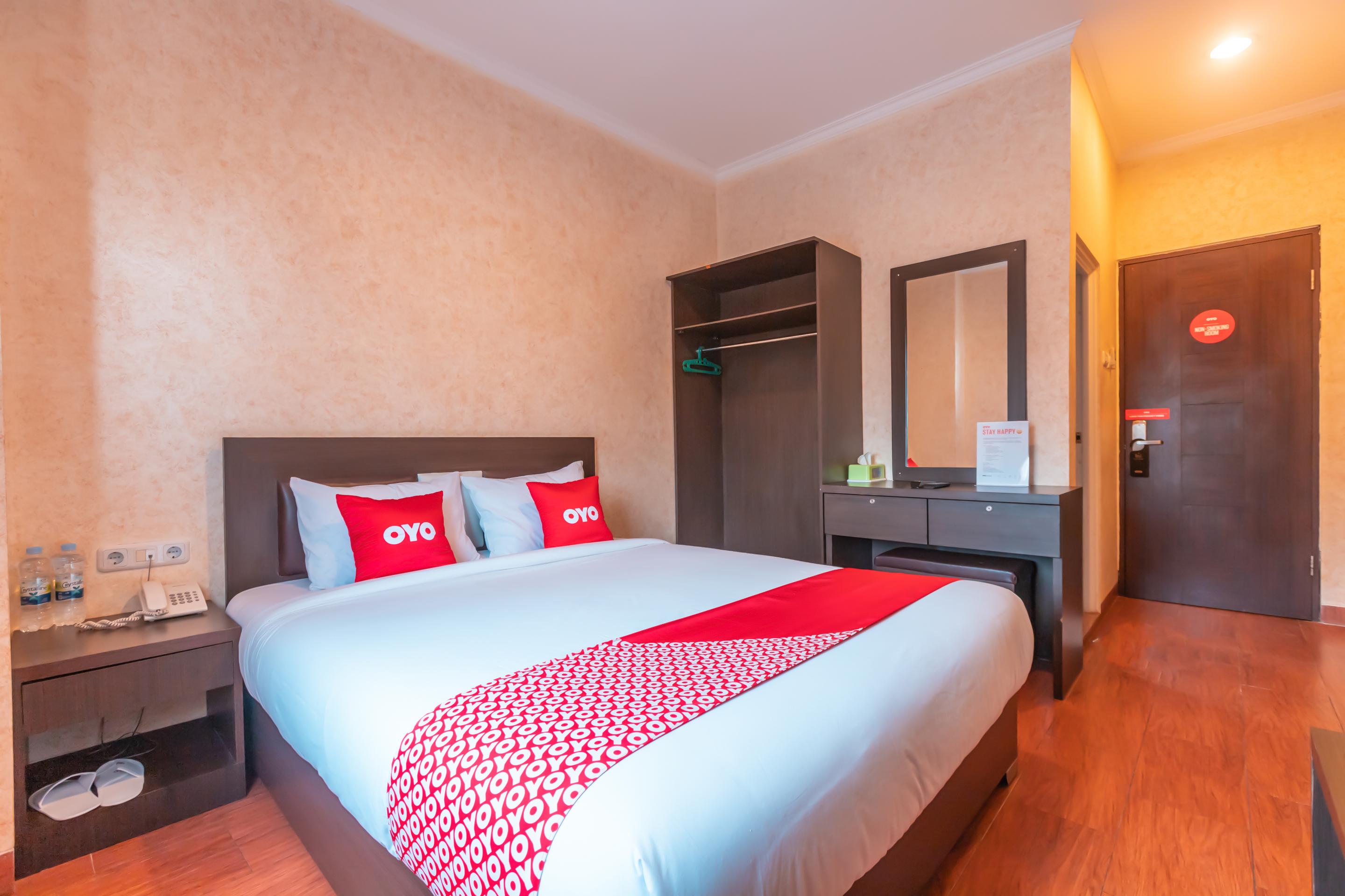 Vaccinated Staff - Oyo Flagship 2131 Hotel Binong Tangerang Exterior photo